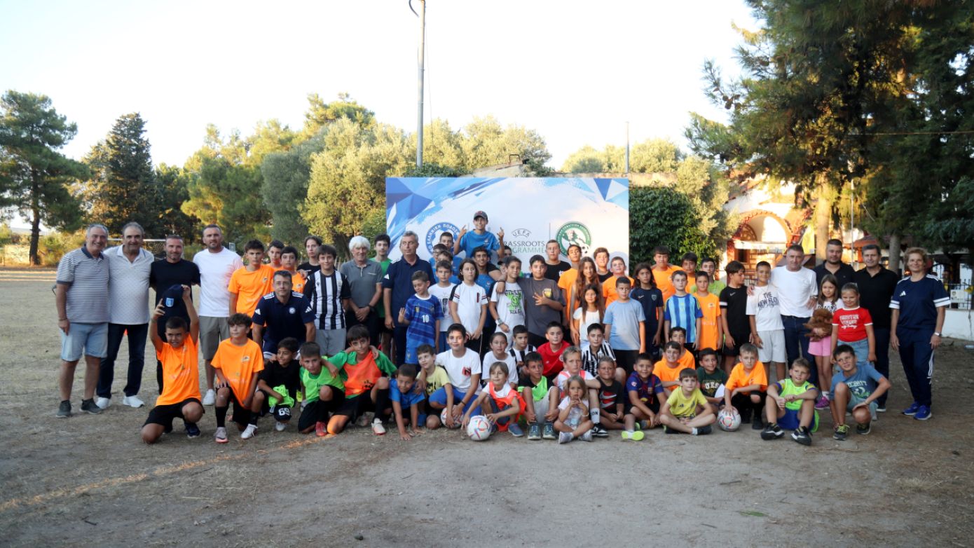 Επιστροφή στην αλάνα με τη «γαλανόλευκη» οικογένεια