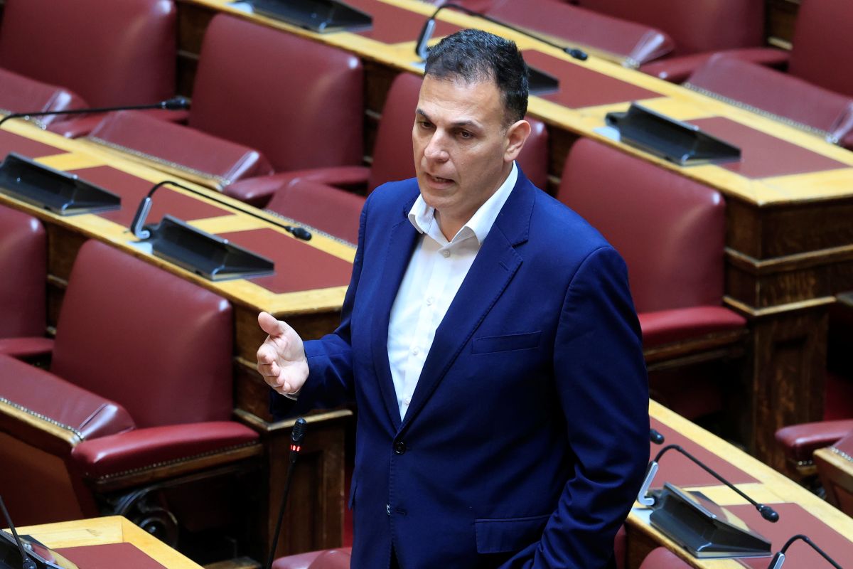 Μπαράζ αποχωρήσεων στον ΣΥΡΙΖΑ: Παραιτήθηκε από το βουλευτικό του αξίωμα και ο Γιώργος Καραμέρος