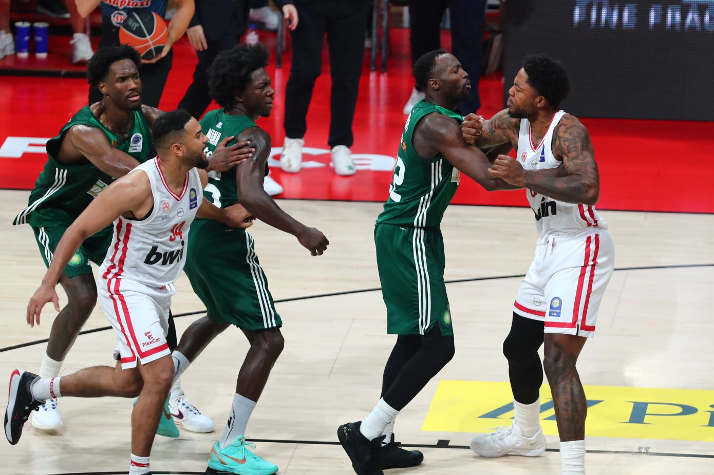 Basket League: Νέες ποινές σε Τζόουνς και Ναν, αφαίρεση βαθμών σε Ολυμπιακό και Παναθηναϊκό