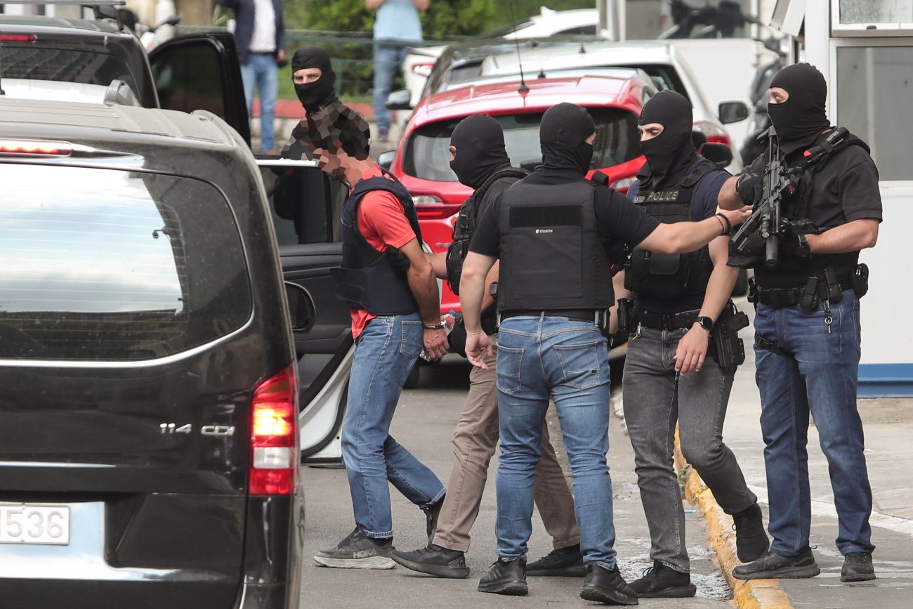 Η επίσημη ανακοίνωση της ΕΛ.ΑΣ. για την υπόθεση της Marfin και τις συλλήψεις &#8211; Οι εικόνες που τους πρόδωσαν