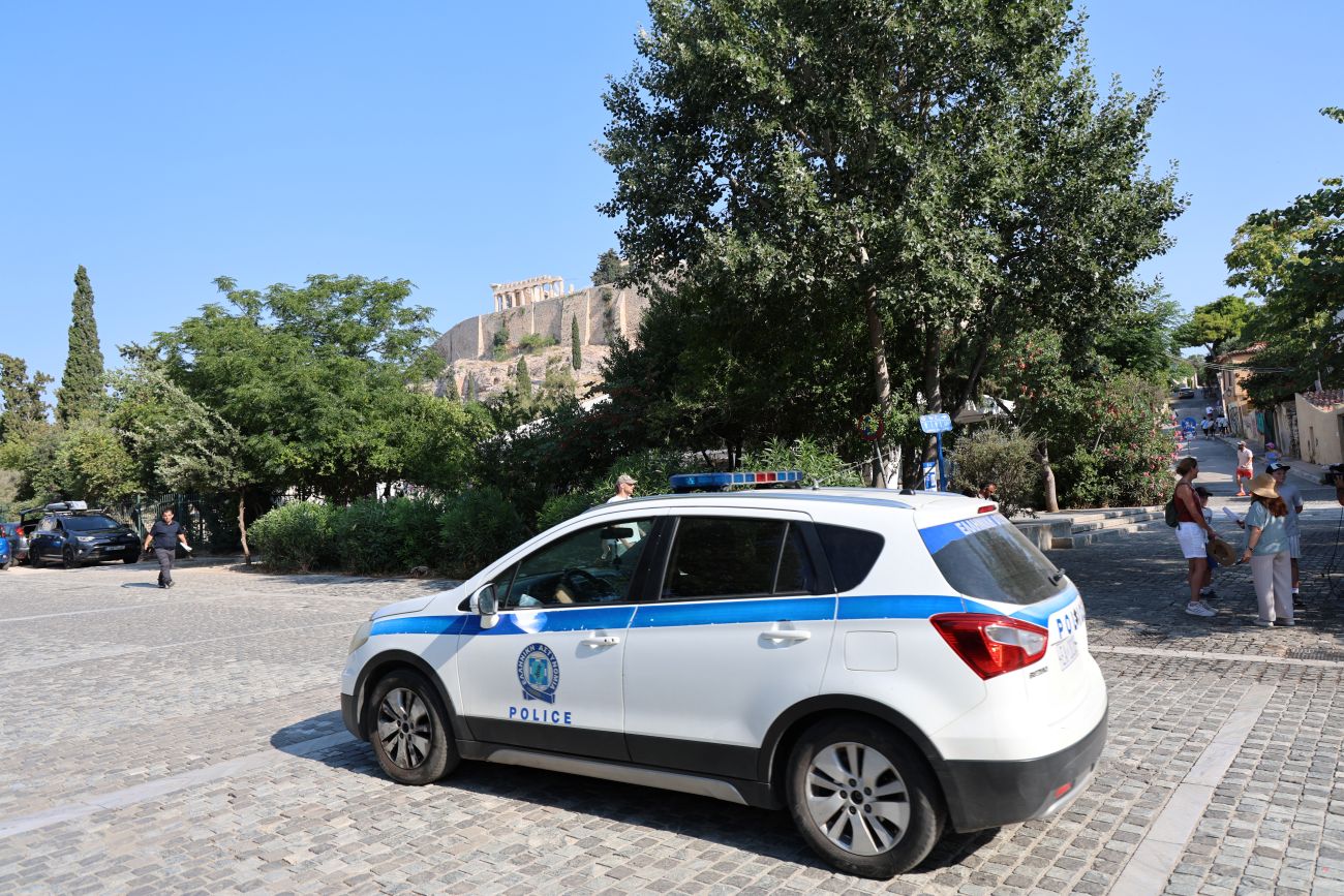 Άνδρας με μαχαίρι τραυμάτισε δύο Ελληνοαμερικανούς τουρίστες στην Ακρόπολη