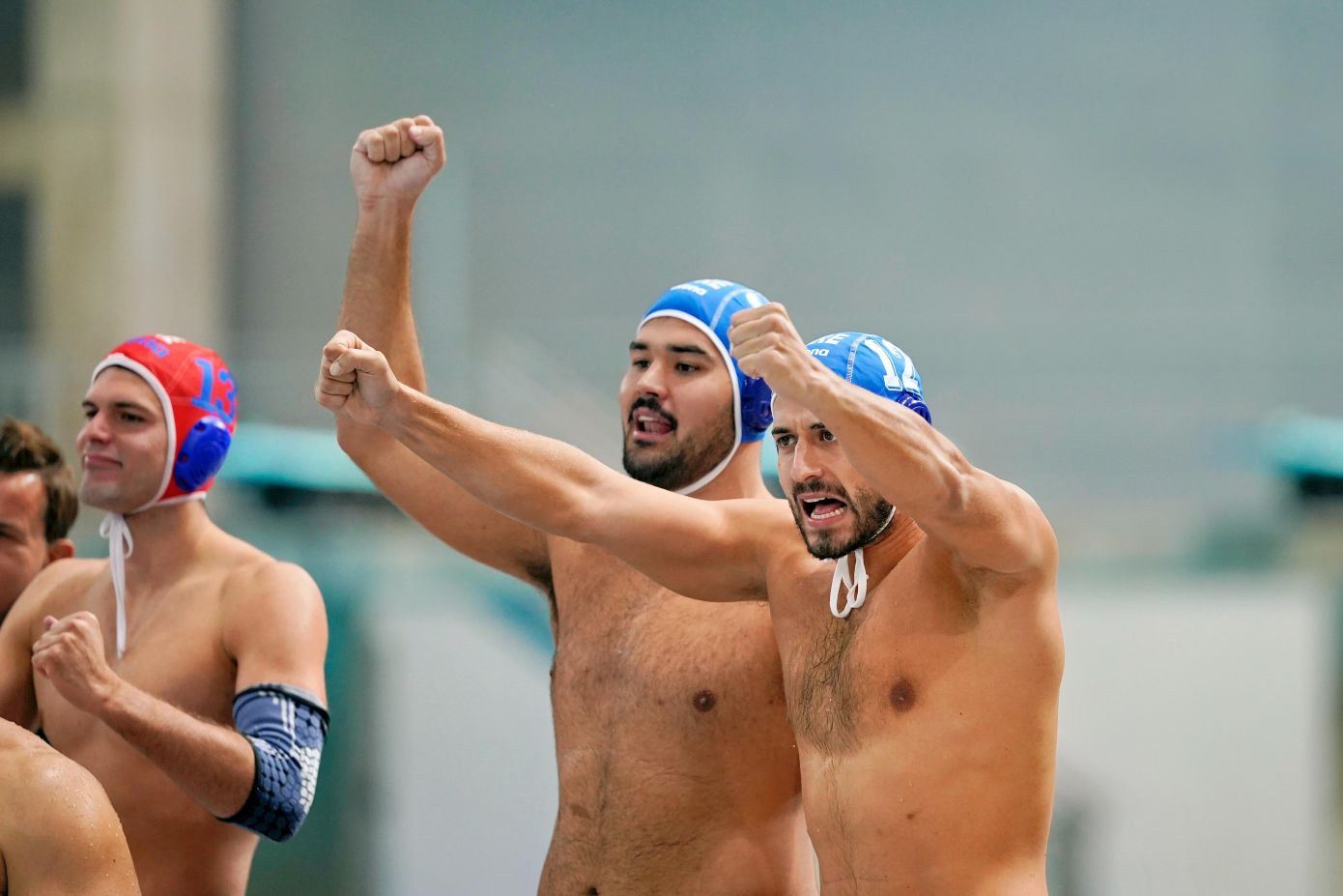 World Cup: Ξέφρενοι πανηγυρισμοί από τους Έλληνες σε πισίνα και εξέδρα. Δείτε το βίντεο