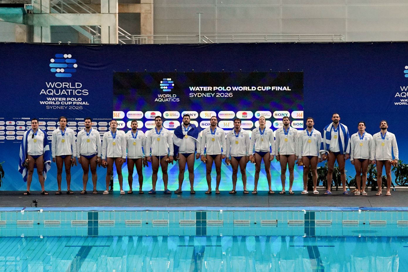Εθνική ομάδα πόλο: Η στιγμή της απονομής και η ανάκρουση του Εθνικού Ύμνου