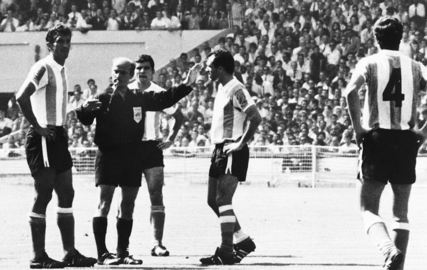 Αντόνιο Ρατίν: Ο άνθρωπος που οδήγησε στη&#8230; γέννηση της κόκκινης κάρτας