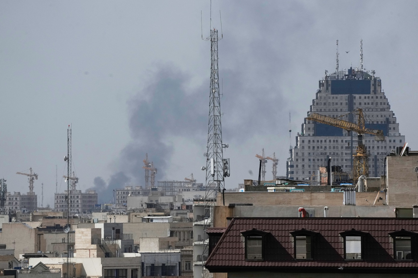 Συναγερμός για εκρήξεις στην ανατολική Τεχεράνη – Αναφορές του πρακτορείου FARS
