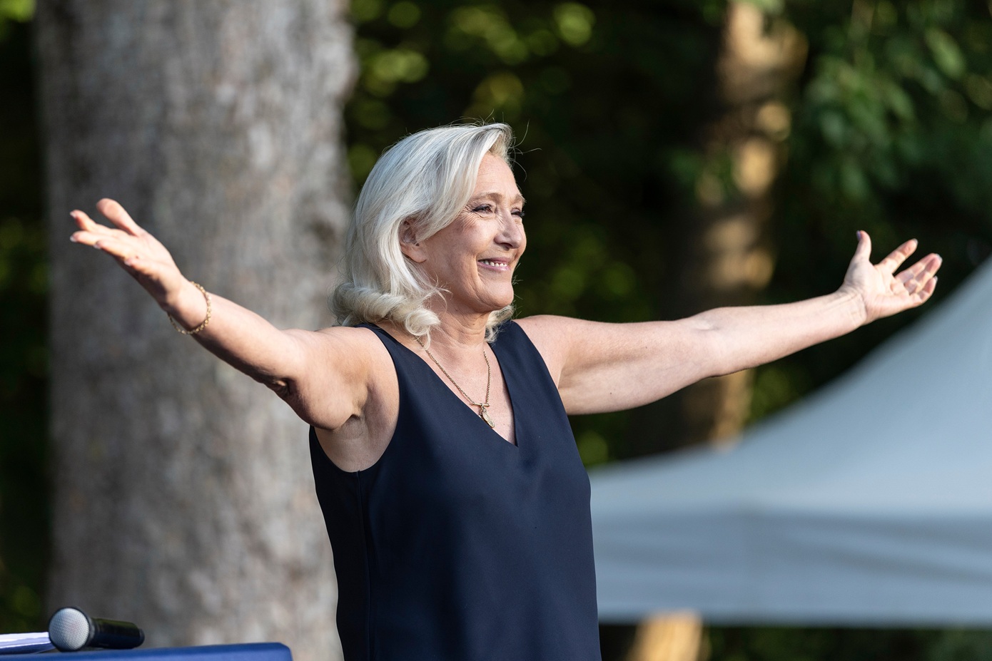 Η Μαρίν Λεπέν στο κατώφλι της προεδρίας της Γαλλίας &#8211; Γιατί η Ευρώπη παρακολουθεί με ανησυχία τις επερχόμενες εκλογές