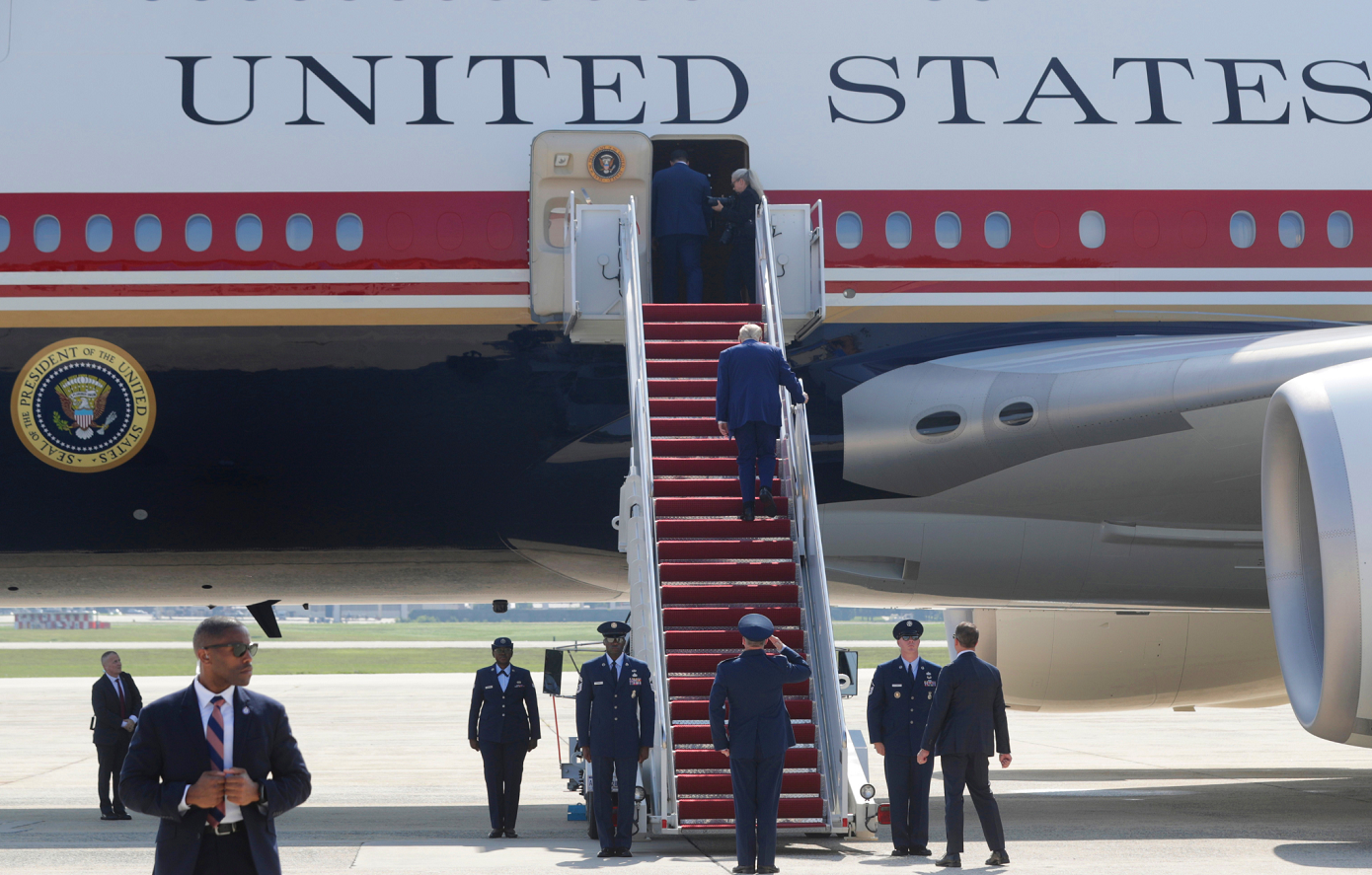 Ο Τραμπ άλλαξε το Air Force One στην Τουρκία λόγω ιρανικού σχεδίου για τη δολοφονία του