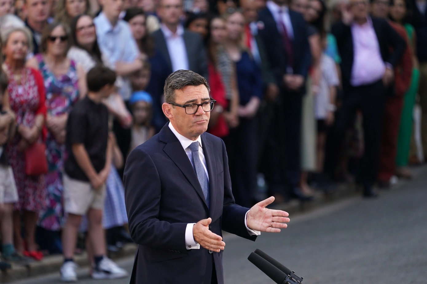 Οι πρώτες κινήσεις του Άντι Μπέρναμ &#8211; Νέο κυβερνητικό σχήμα στη Βρετανία και τηλεφώνημα με τον Ντόναλντ Τραμπ