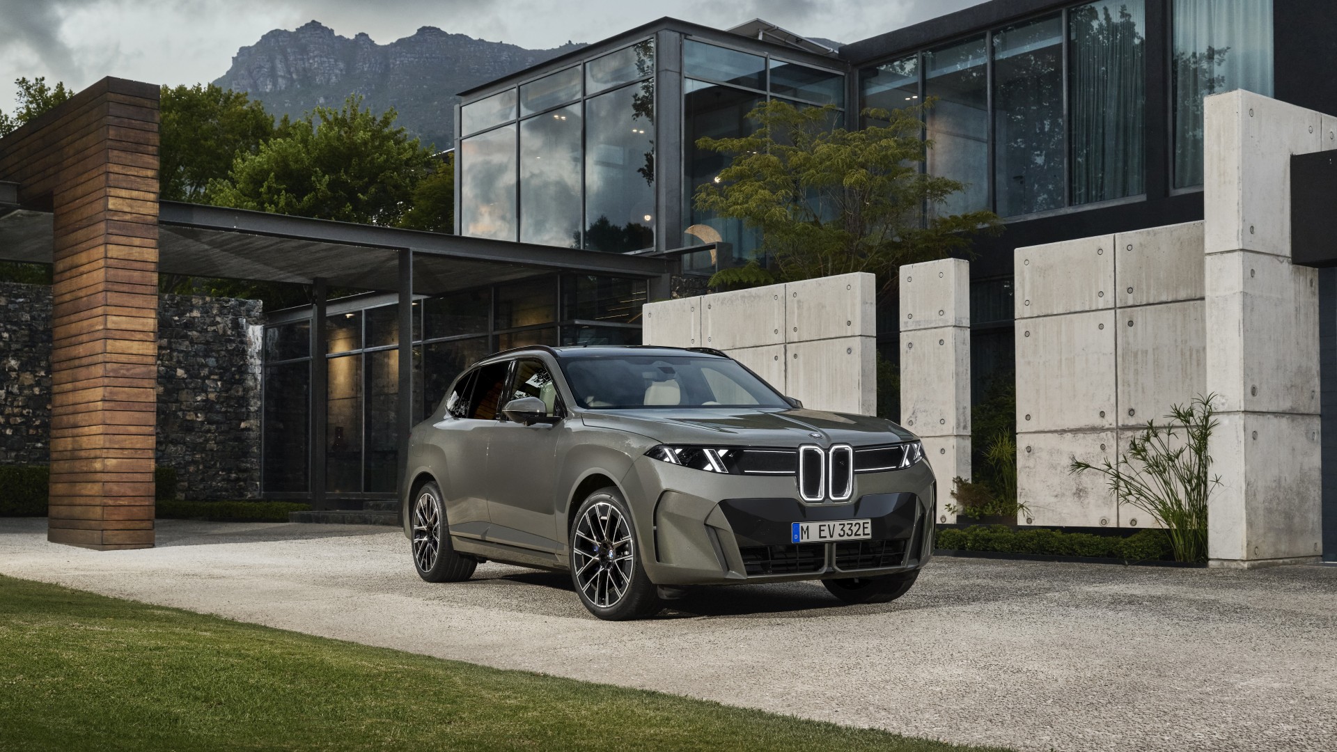 Η νέα BMW X5 αποκαλύπτεται και δεν αστειεύεται