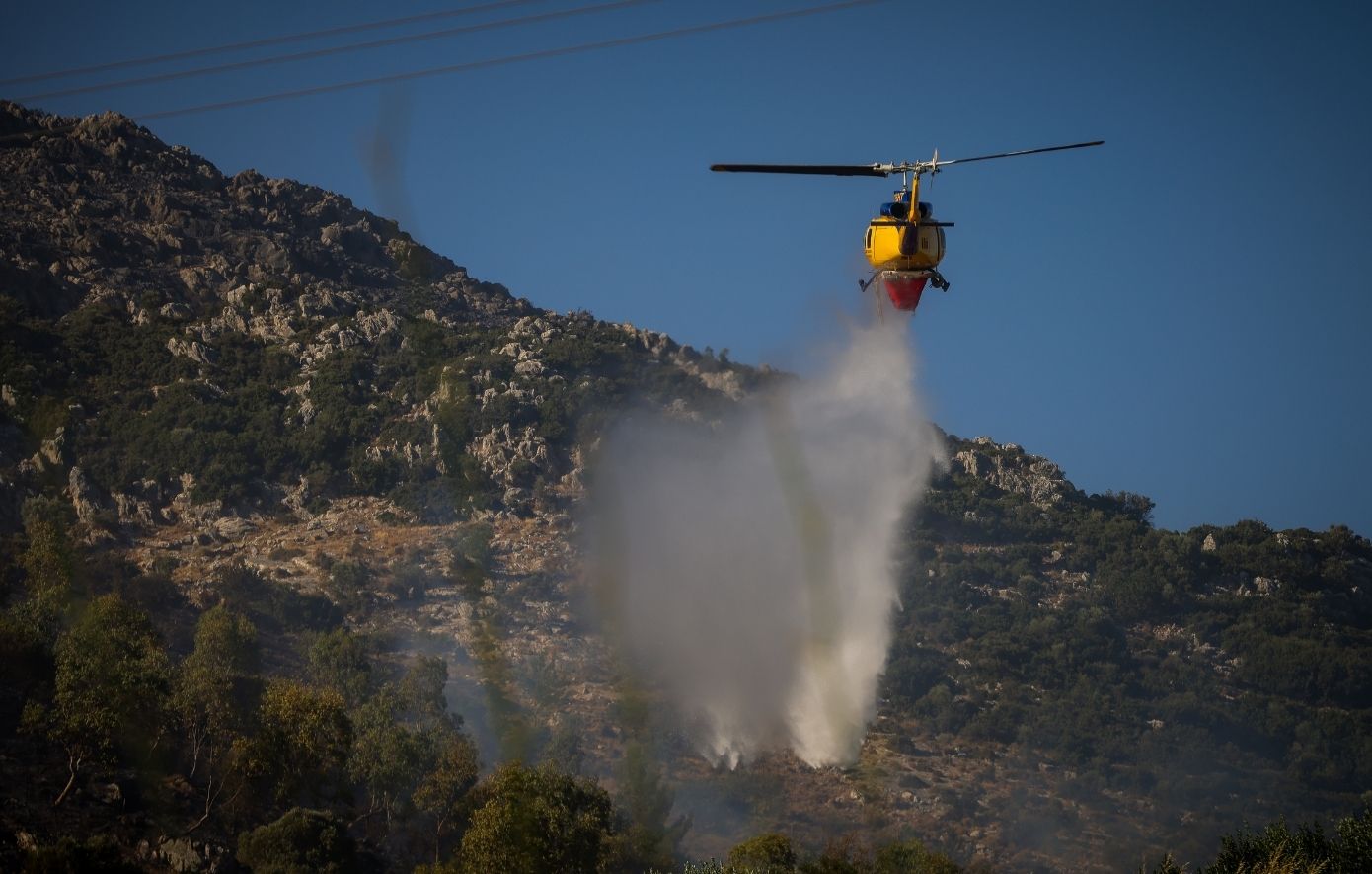 Φωτιά στο Αίγιο: Ενισχύθηκαν οι πυροσβεστικές δυνάμεις στις Νεραντζιές &#8211; Ήχησε το 112