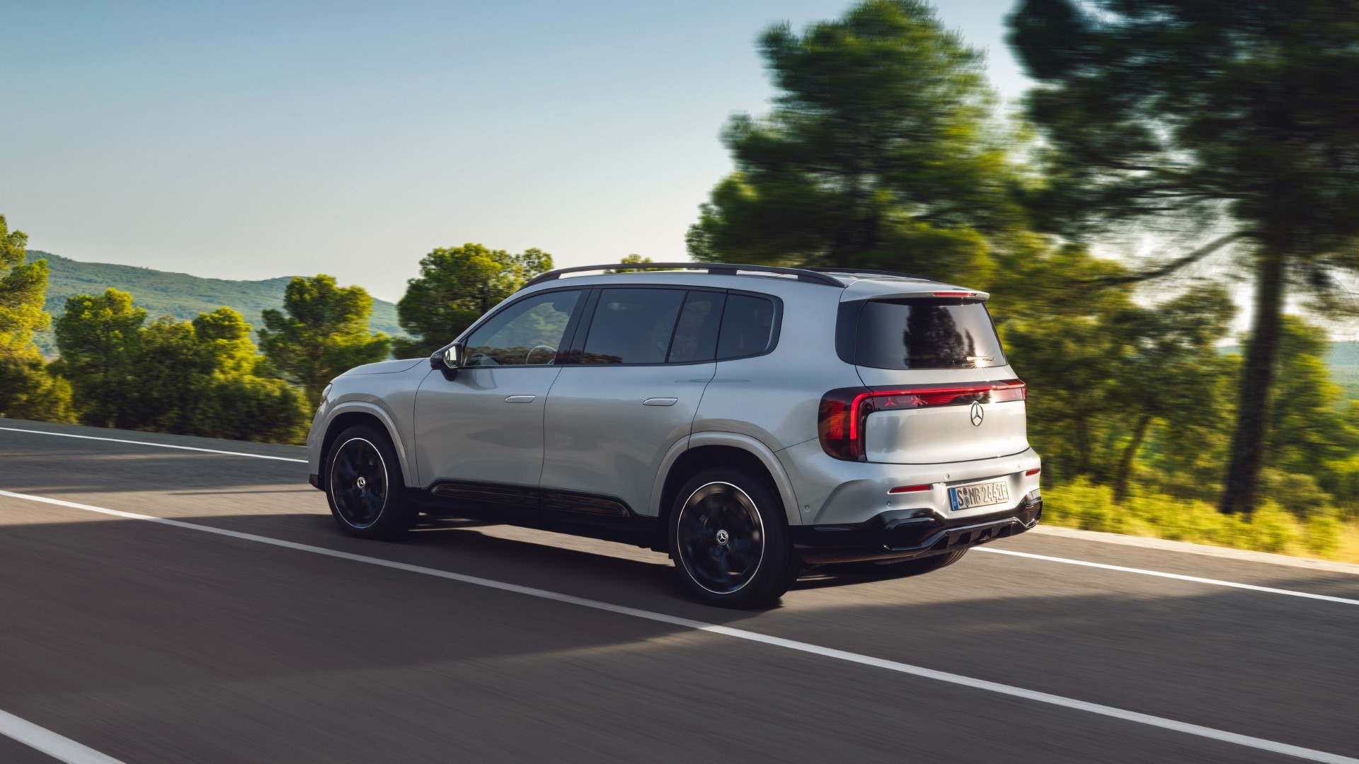Mercedes-Benz GLB: Στην Ελλάδα με τιμή από 49.550 ευρώ Mercedes-Benz GLB: Στην Ελλάδα με τιμή από 49.550 ευρώ