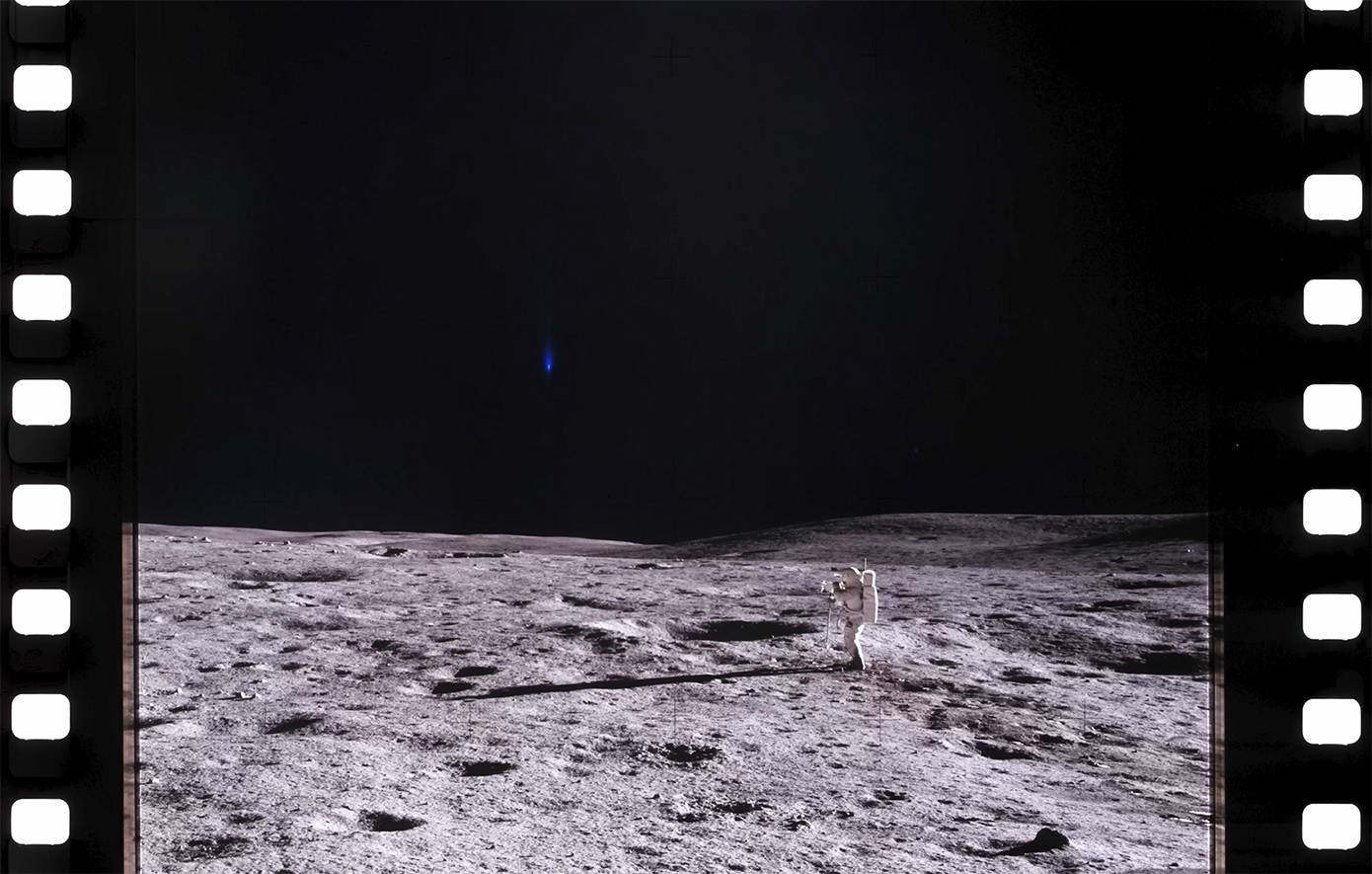 Καταγγελίες από πληροφοριοδότες της NASA: «Εξωγήινη παρουσία» κρύβεται σε αλλοιωμένες φωτογραφίες της Σελήνης &#8211; Οι αναφορές για τηλεπαθητικά μηνύματα