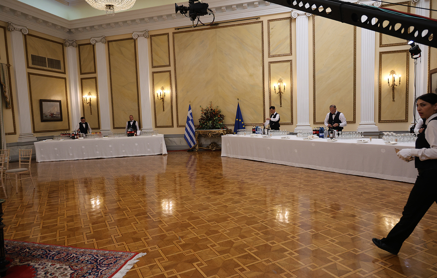 Σε εξέλιξη η δεξίωση στο Προεδρικό Μέγαρο για την 52η επέτειο αποκατάστασης της Δημοκρατίας