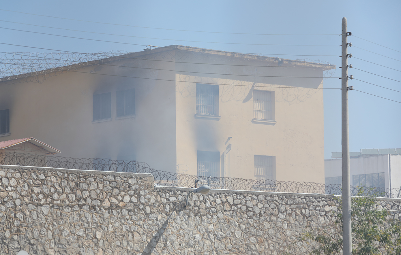 Αναστάτωση στις φυλακές Κορυδαλλού – Κρατούμενοι έβαλαν φωτιά σε στρώματα, δείτε βίντεο Αναστάτωση στις φυλακές Κορυδαλλού – Κρατούμενοι έβαλαν φωτιά σε στρώματα, δείτε βίντεο