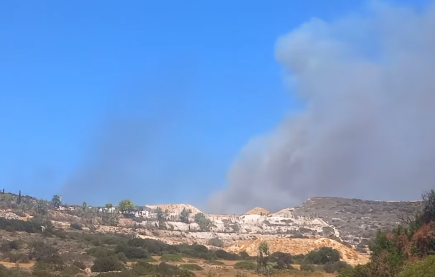 Φωτιά τώρα στην Πάρο, στάλθηκε 112 για εκκενώσεις τριών περιοχών
