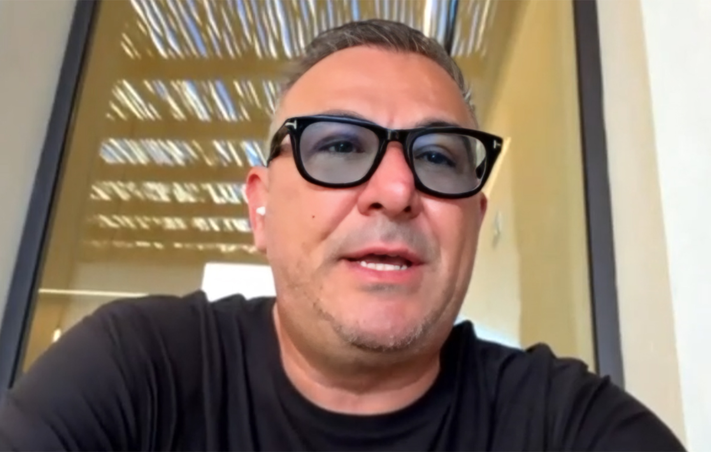 Αντώνης Ρέμος: «Είπα ότι θα κάνω μια μικρή διακοπή από τις ζωντανές μου εμφανίσεις»