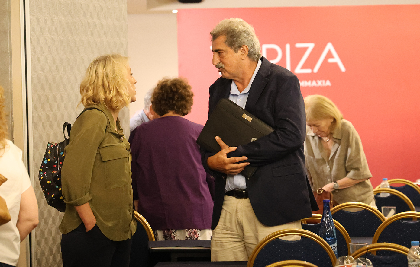 «Τσουνάμι» παραιτήσεων στον ΣΥΡΙΖΑ πριν την συνεδρίαση της Πολιτικής Γραμματείας &#8211; Παύλος Πολάκης και Ρένα Δούρου στα γραφεία του κόμματος