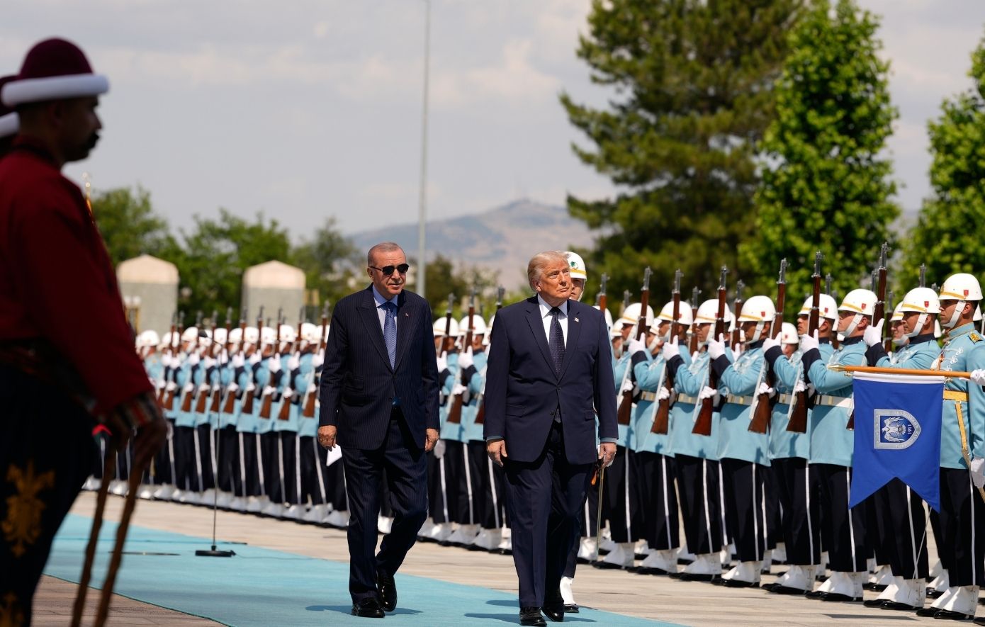 Τα «βαριά» βήματα Ερντογάν και η απώλεια προσανατολισμού του Τραμπ έβαλαν φωτιά στα παρασκήνια στην Άγκυρα