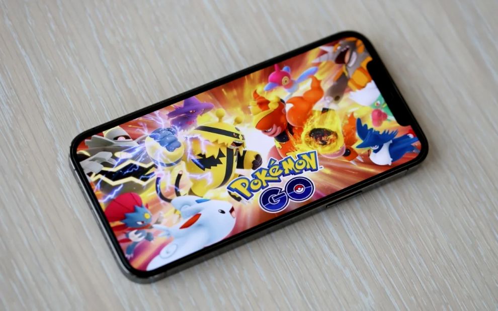 Νήπιο πέταξε το iPhone της μαμάς του στη λίμνη &#8211; Ο λόγος που έγινε viral δεν είναι αυτός που νομίζετε