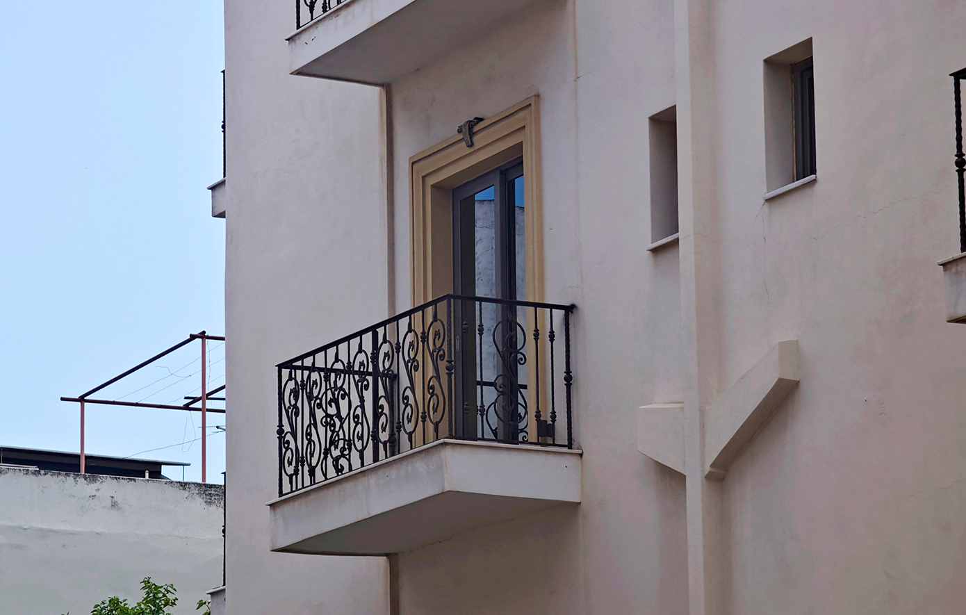 Από αυτό το μπαλκόνι έπεσε ο 17χρονος στο Χαλάνδρι &#8211; Κλινικά νεκρός ο νεαρός