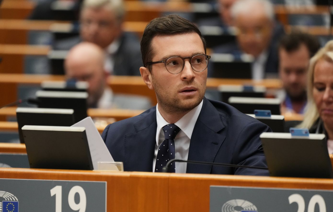 Politico: Άγριο σφυροκόπημα στον ηγέτη της γαλλικής ακροδεξιάς από την Ευρωπαϊκή Εισαγγελία &#8211; Διέταξε εφόδους σε συνεργάτες του