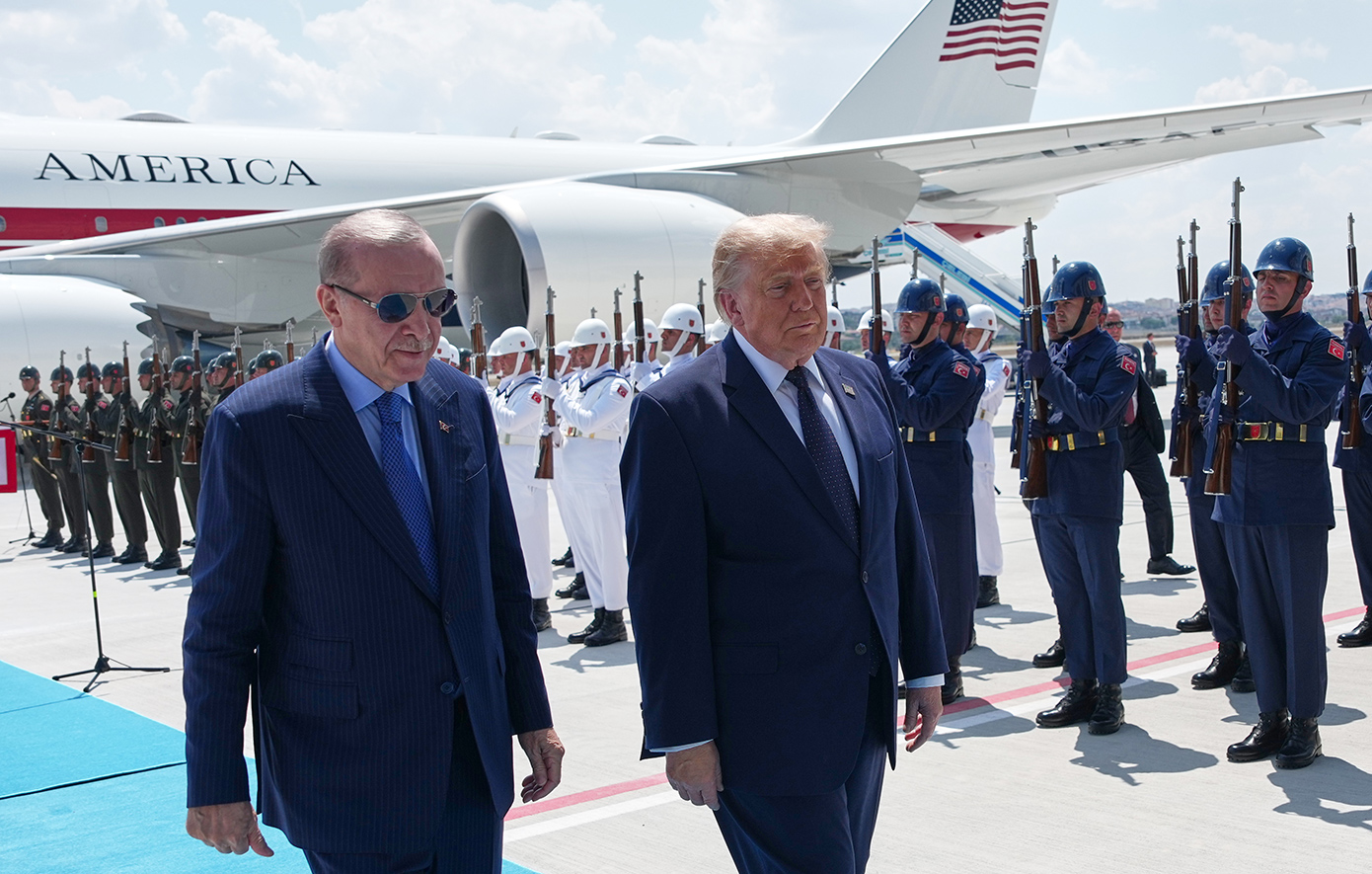 Στην Τουρκία ο Τραμπ για τη σύνοδο του ΝΑΤΟ: Οι αμυντικές δαπάνες, τα F-35 και η Ουκρανία – Παρακολουθεί στενά η Μόσχα Στην Τουρκία ο Τραμπ για τη σύνοδο του ΝΑΤΟ: Οι αμυντικές δαπάνες, τα F-35 και η Ουκρανία – Παρακολουθεί στενά η Μόσχα