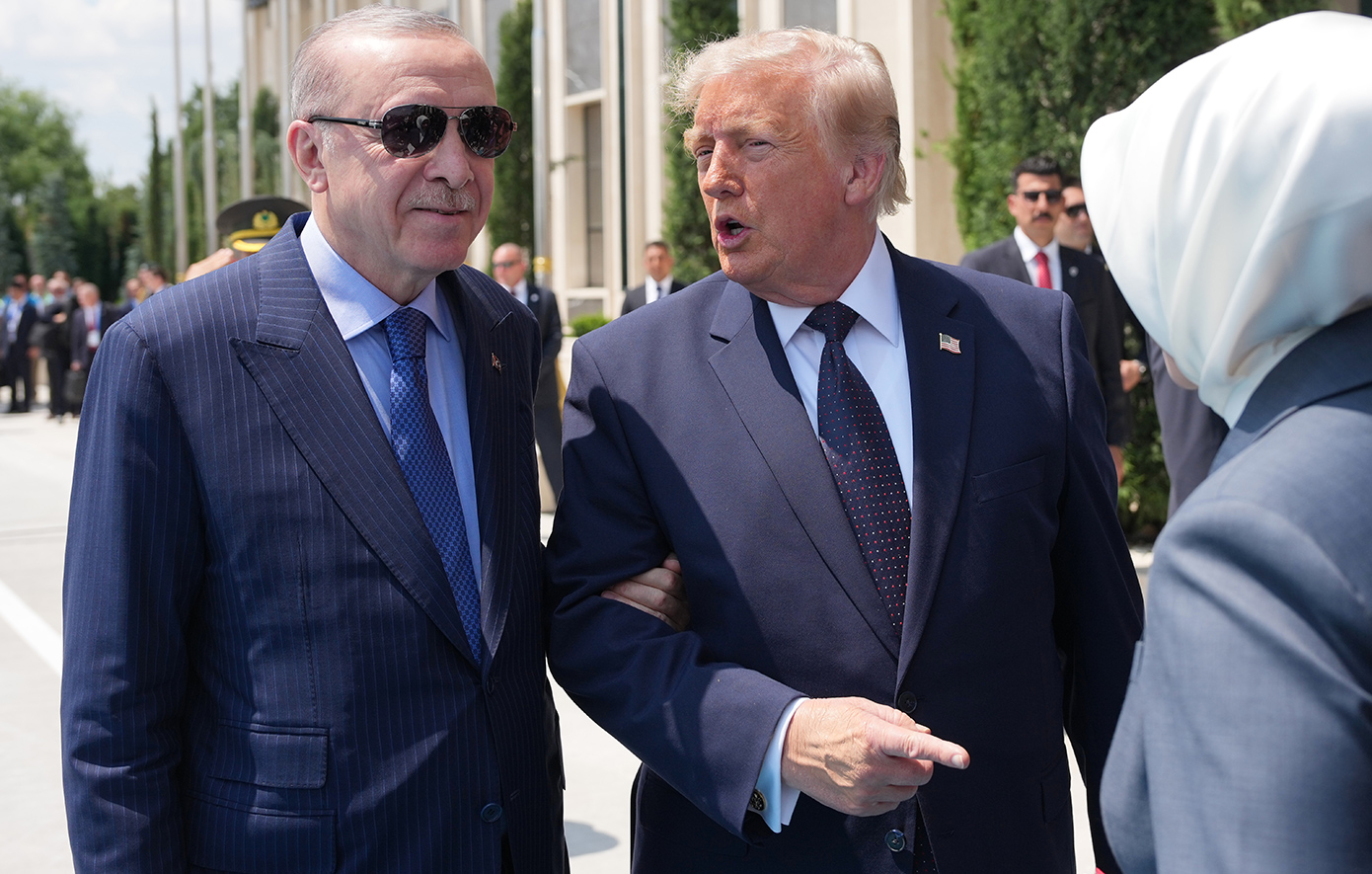 Τραμπ και Ερντογάν αγκαζέ στην Άγκυρα πριν τη σύνοδο του ΝΑΤΟ: Οι αμυντικές δαπάνες, τα F-35 και η Ουκρανία &#8211; Παρακολουθεί στενά η Μόσχα