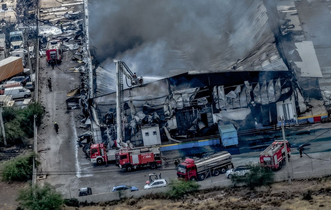 Πώς ξεκίνησε η φωτιά στον Ασπρόπυργο: 11 τραυματίες, τρεις διασωληνωμένοι – Καταγγελίες για ανύπαρκτα μέτρα ασφαλείας