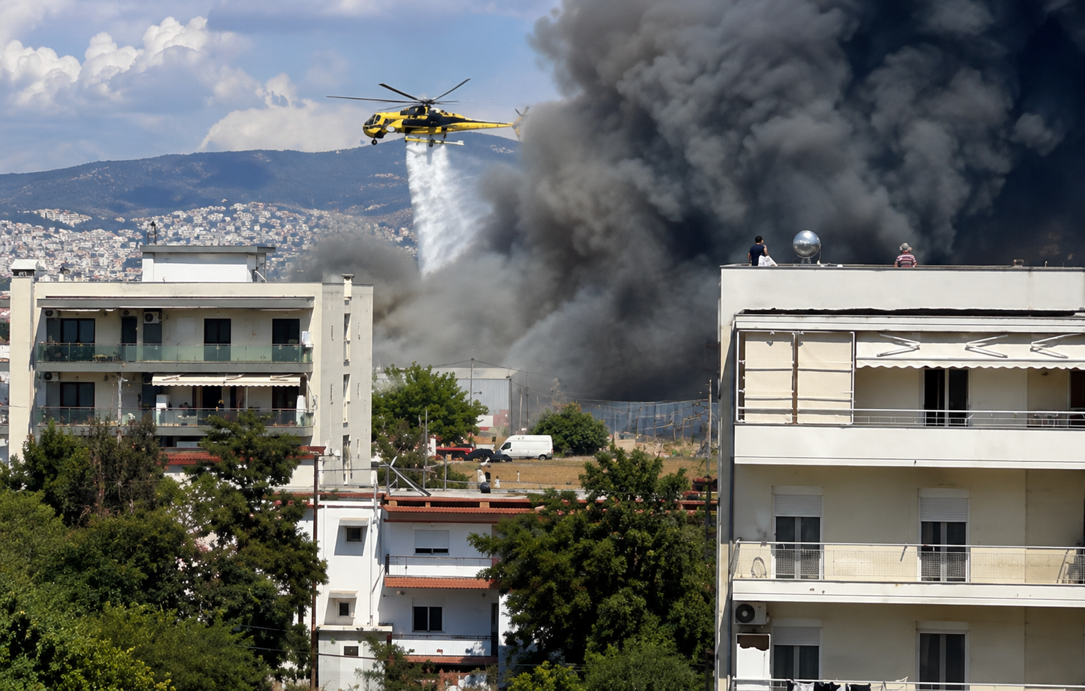 Φωτιά στο Καλοχώρι Θεσσαλονίκης: Ήχησε το 112 για τους πυκνούς καπνούς – Στο σημείο ισχυρή πυροσβεστική δύναμη
