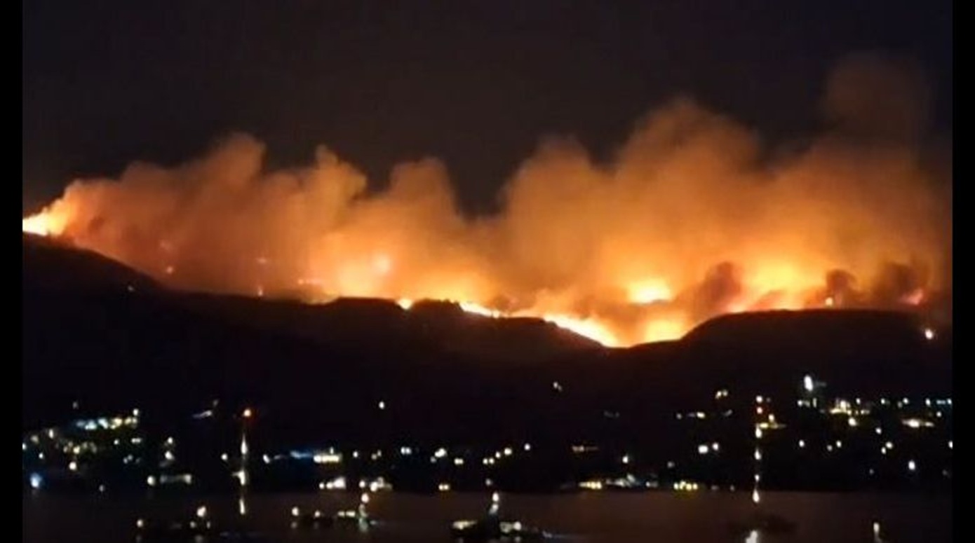 Πύρινος εφιάλτης στην Πάρο &#8211; Εκκενώνονται ακόμη πέντε περιοχές μετά από νέο 112