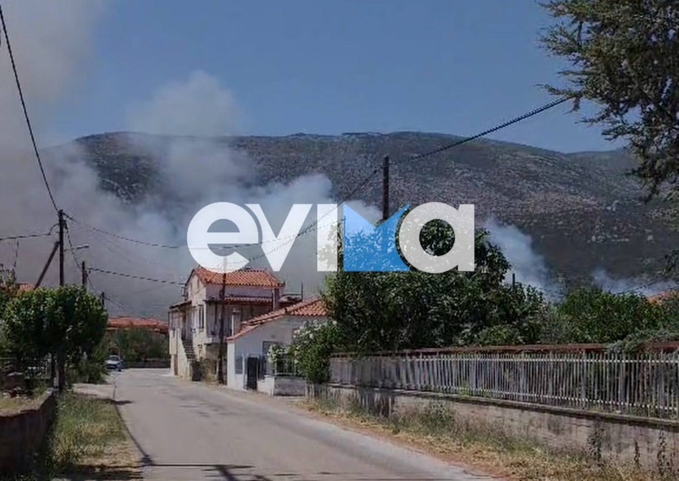 Μεγάλη φωτιά στην Εύβοια: Εστάλη 112 για εκκένωση του χωριού της Επισκοπής