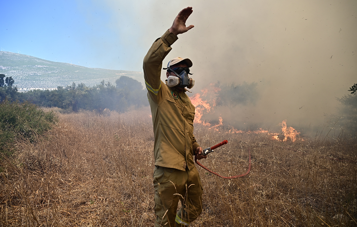 Κερατέα: Οριοθετήθηκε η φωτιά σε χαμηλή βλάστηση – Στο σημείο 52 πυροσβέστες