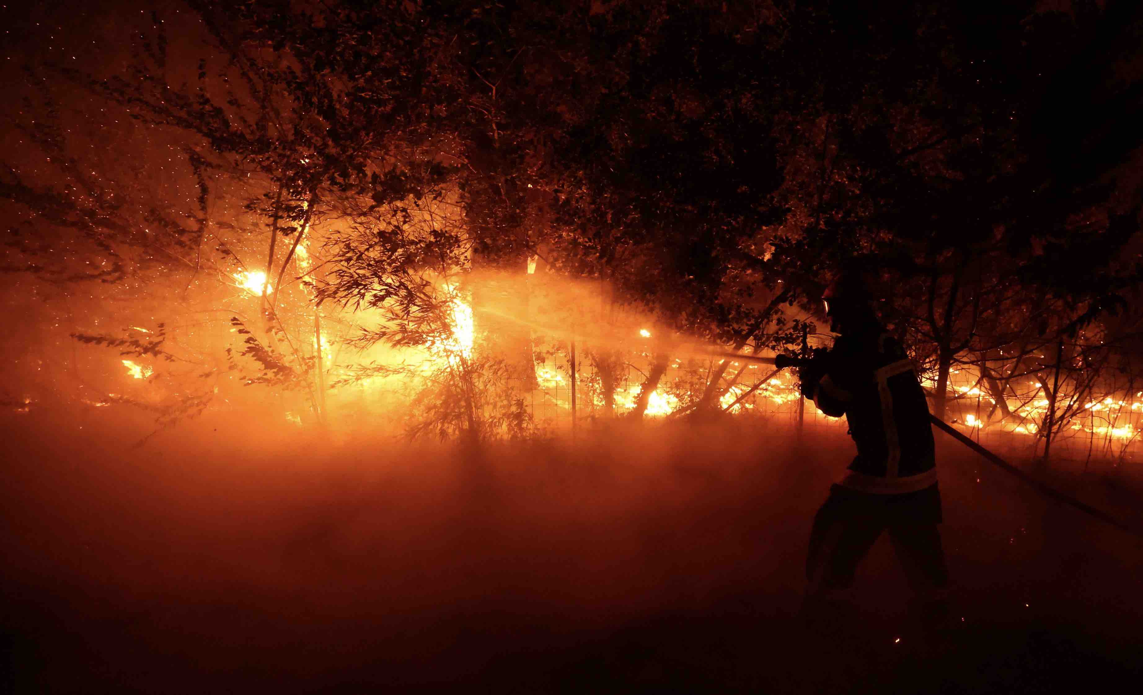 Γαλλία σε πύρινο κλοιό: Μεγάλες εκκενώσεις κατοικημένων περιοχών γύρω από το Μπορντό.