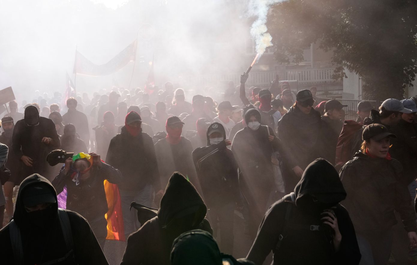 Χιλιάδες διαδηλωτές στους δρόμους της Ερφούρτης στη Γερμανία &#8211; Τάσσονται κατά του ακροδεξιού κόμματος AfD
