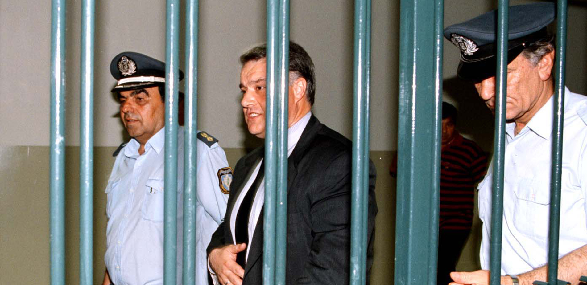 Ο Κοσκωτάς στη φυλακή, ο «Κουτσονόμος», οι βαλίτσες και τα «Πάμπερς», το ειδικό δικαστήριο και μια χώρα σε αλλεπάλληλα σοκ