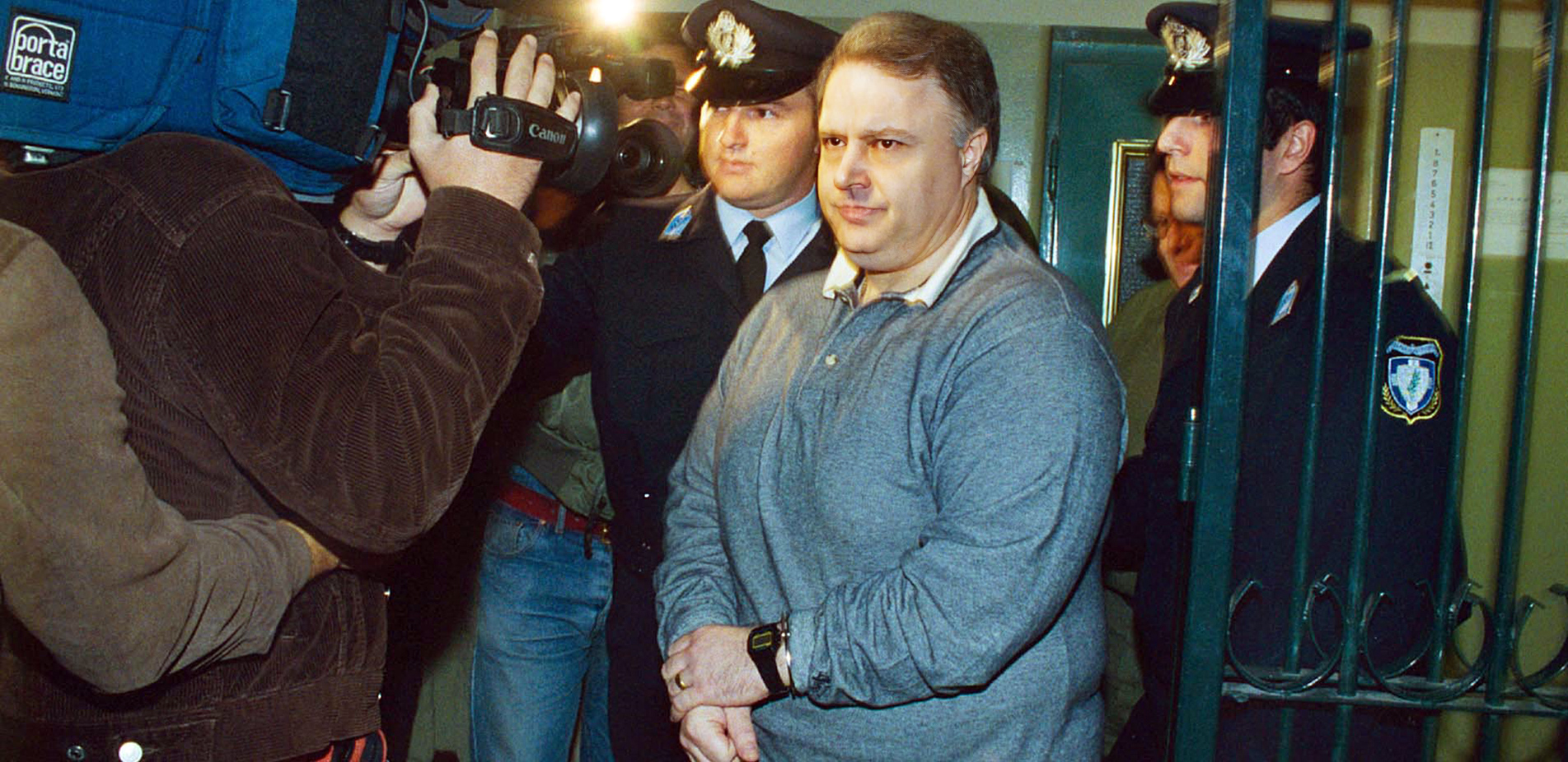 Ο τραπεζίτης που έχτισε μια εκδοτική αυτοκρατορία για να κάνει δουλειές και να επηρεάζει την κυβέρνηση και η αποκάλυψη ενός σκανδάλου μεγατόνων