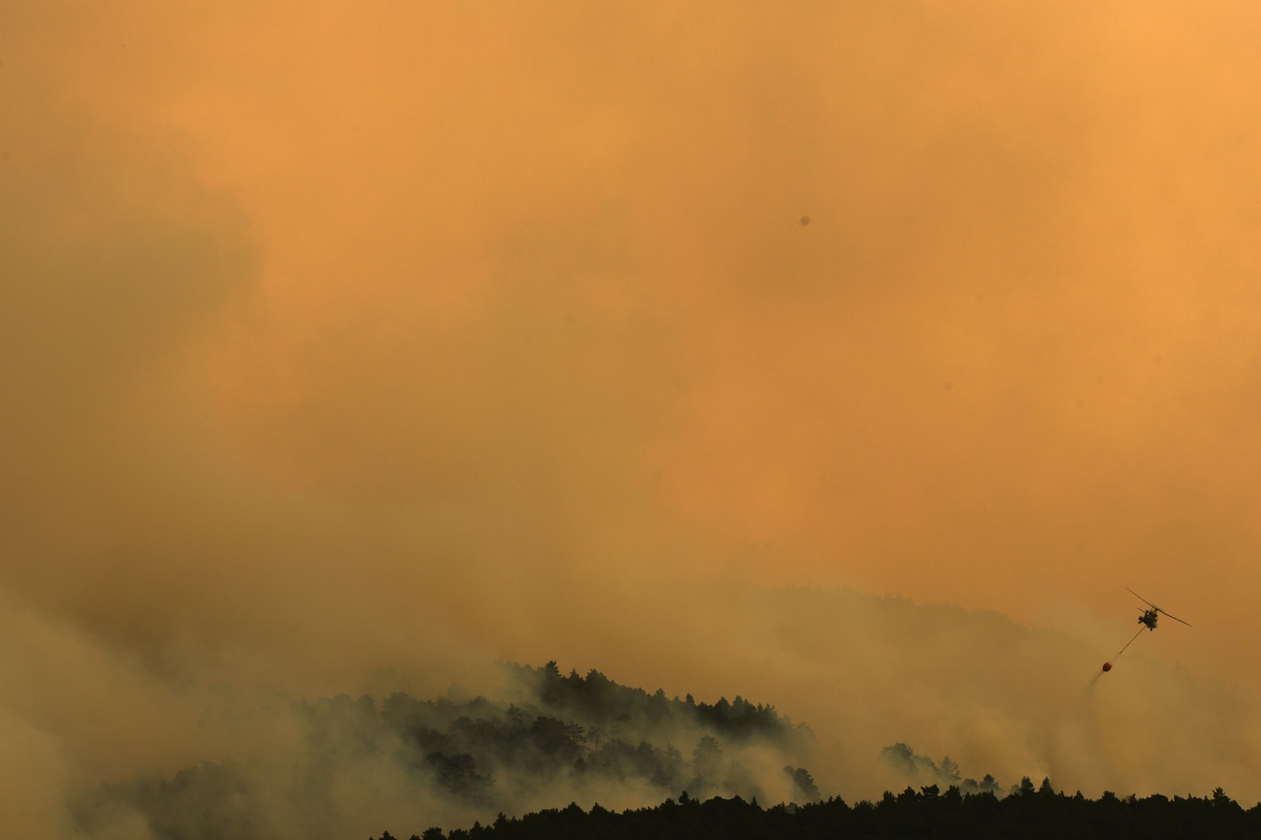 Δραματική η κατάσταση με τις πυρκαγιές στην Ισπανία &#8211; Η Ελλάδα στέλνει Καναντέρ