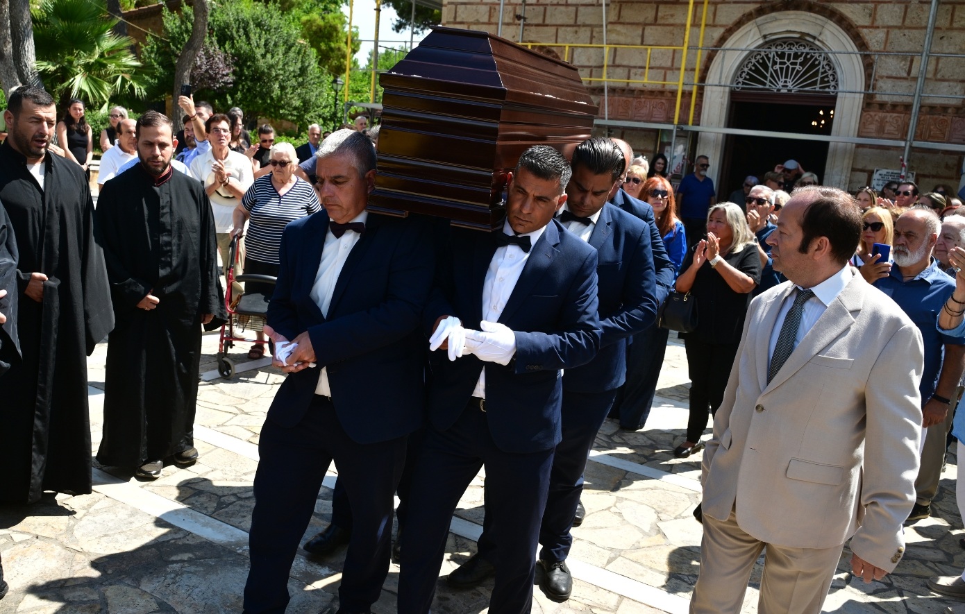 Είπαν το τελευταίο «αντίο» στη Μαίρη Λίντα  στο εκκλησάκι του Γηροκομείου Αθηνών &#8211; Στο Α΄ Νεκροταφείο η ταφή της