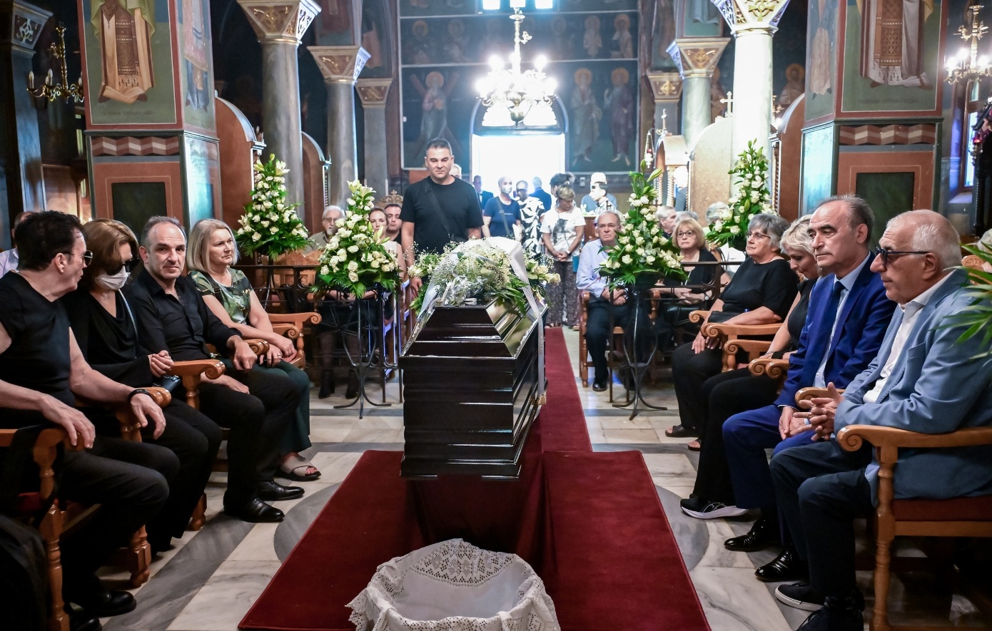 Μαίρη Λίντα: Το τελευταίο «αντίο» στο εκκλησάκι του Γηροκομείου Αθηνών &#8211; Δείτε φωτογραφίες