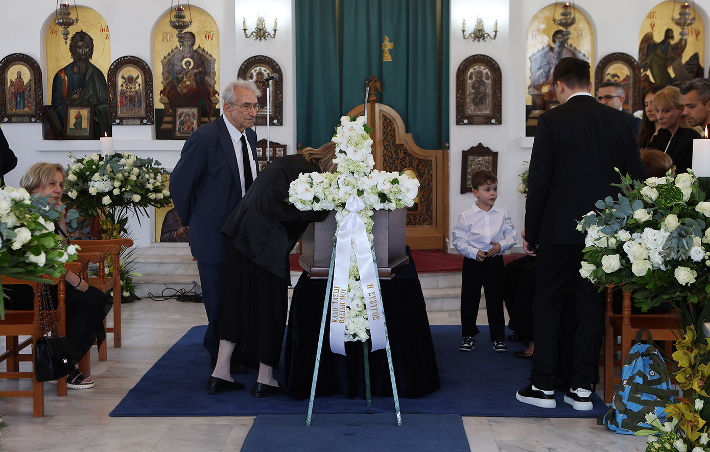 Το τελευταίο αντίο στον Βασίλη Λεβέντη