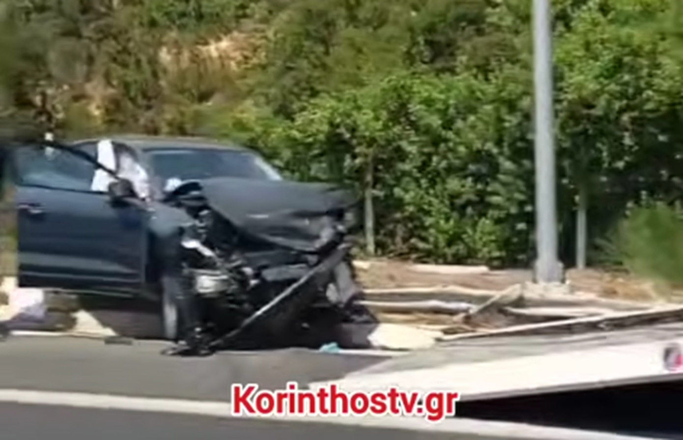 Νεμέα: Φορτηγό πέρασε τις μπάρες βγήκε στο άλλο ρεύμα και «καρφώθηκε» σε αυτοκίνητο &#8211; Τρία άτομα τραυματίστηκαν σοβαρά
