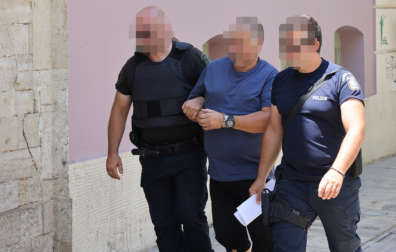 Απολογείται ο 58χρονος που προσπάθησε να πνίξει το 8χρονο παιδί στο Ηράκλειο Κρήτης &#8211; Κατηγορείται για απόπειρα ανθρωποκτονίας