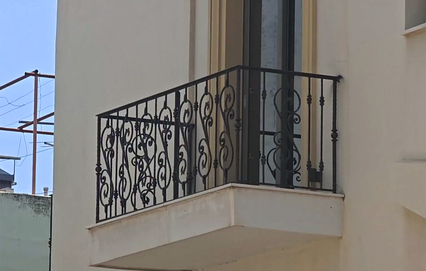 Από αυτό το μπαλκόνι έπεσε ο 17χρονος στο Χαλάνδρι &#8211; Κλινικά νεκρός ο νεαρός