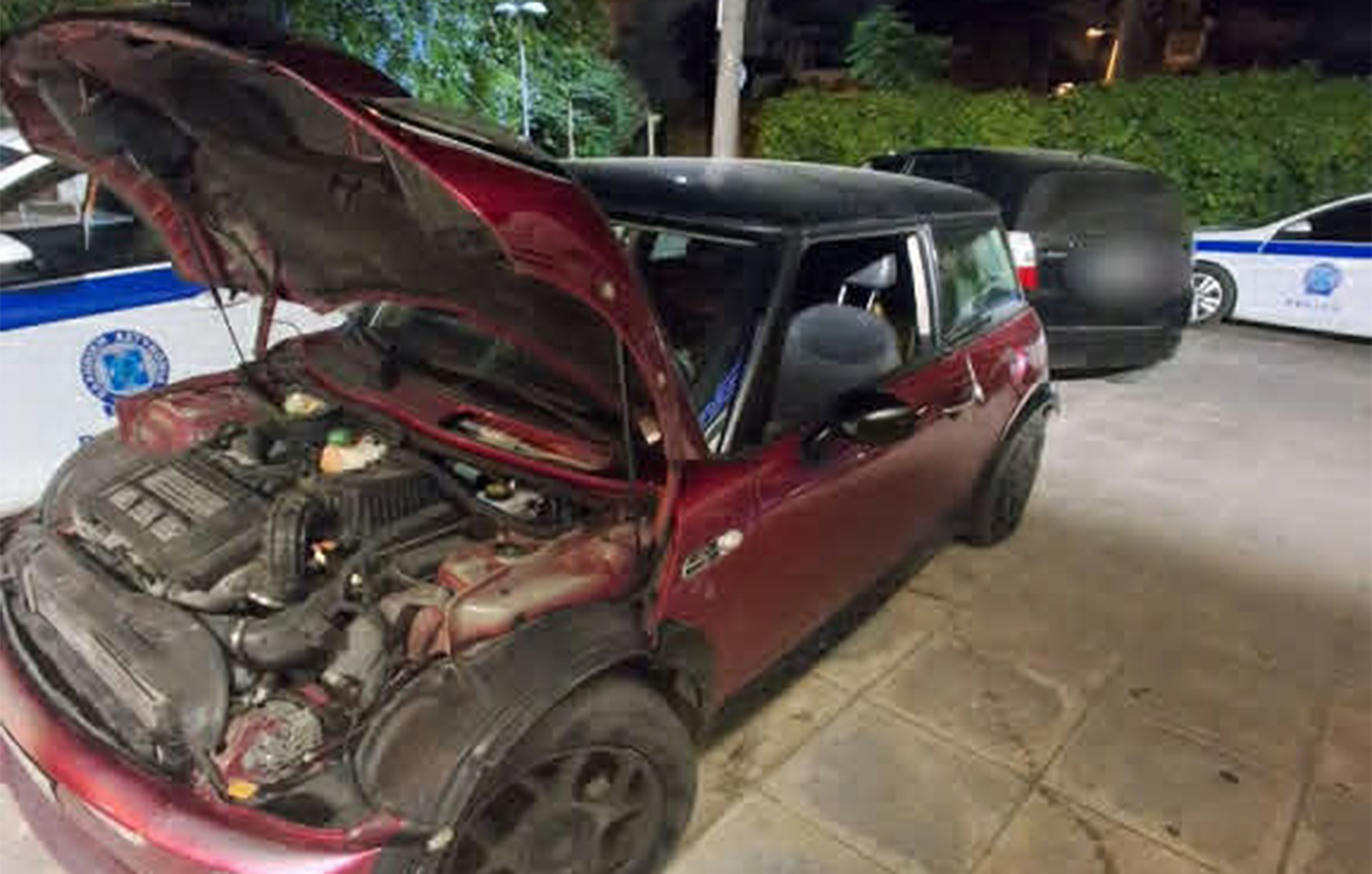Η άγρια καταδίωξη του Mini Cooper στην Αγία Παρασκευή και τα 61 κιλά κάνναβης στο αυτοκίνητο &#8211; Δείτε φωτογραφίες