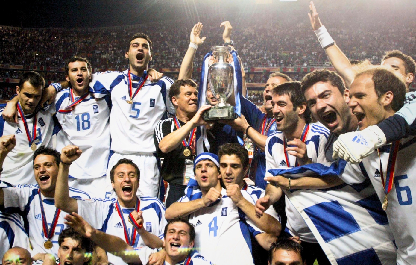 Το Euro 2004 και η νύχτα που ένωσε όλους τους Έλληνες σε 50 φωτογραφίες