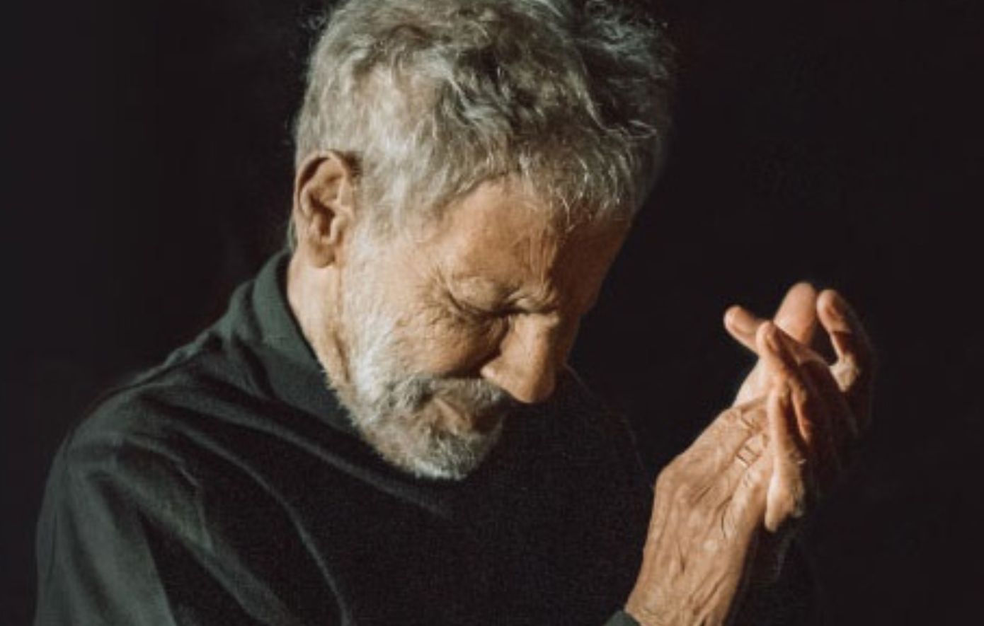 «Ταξίδι στο Φως: Ο Σταύρος Ξαρχάκος στον Λυκαβηττό για μια μοναδική μουσική βραδιά