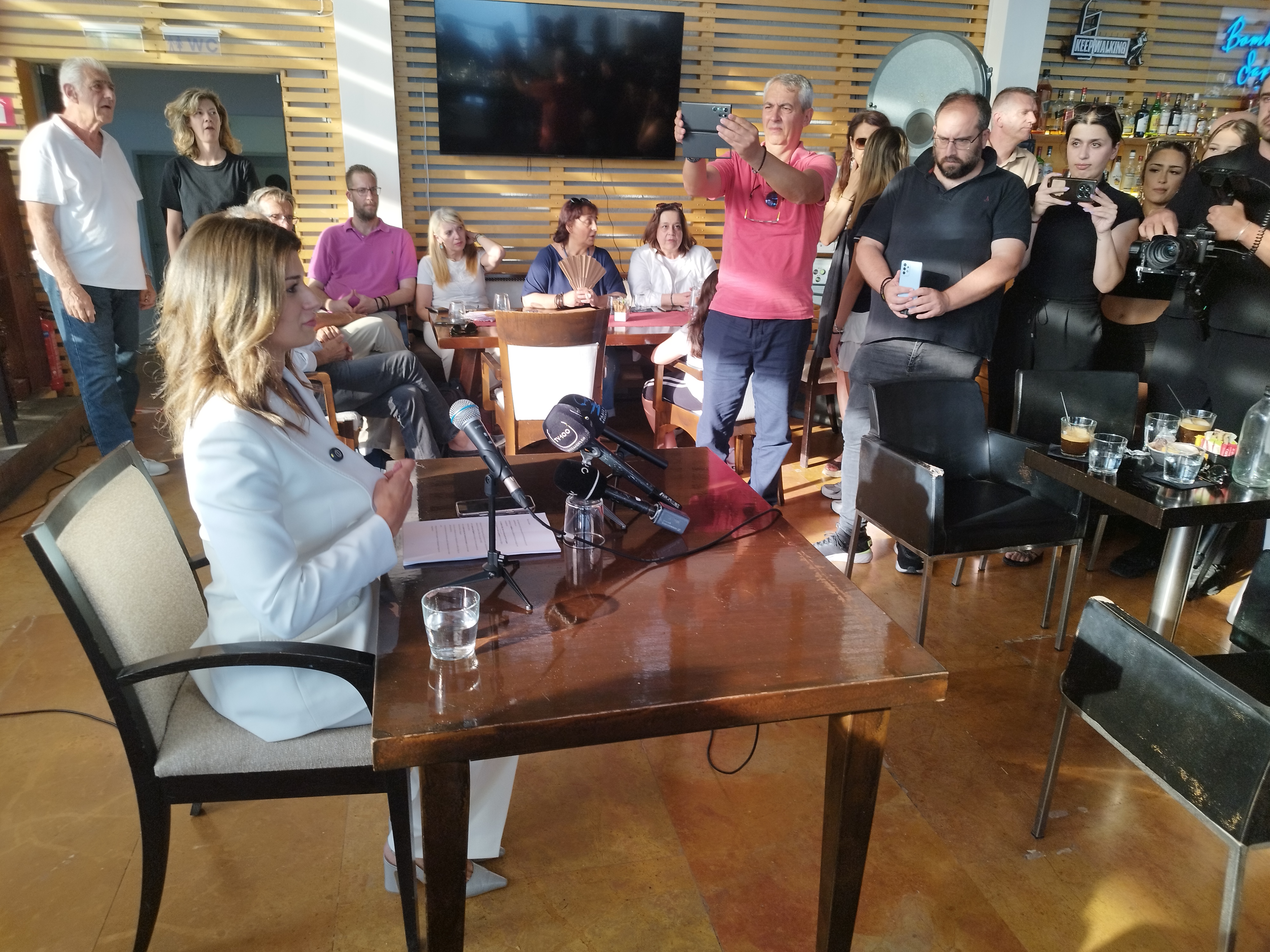 Η Κατερίνα Νοτοπούλου μετά την παραίτησή της δήλωσε πως στηρίζει τον Αλέξη Τσίπρα