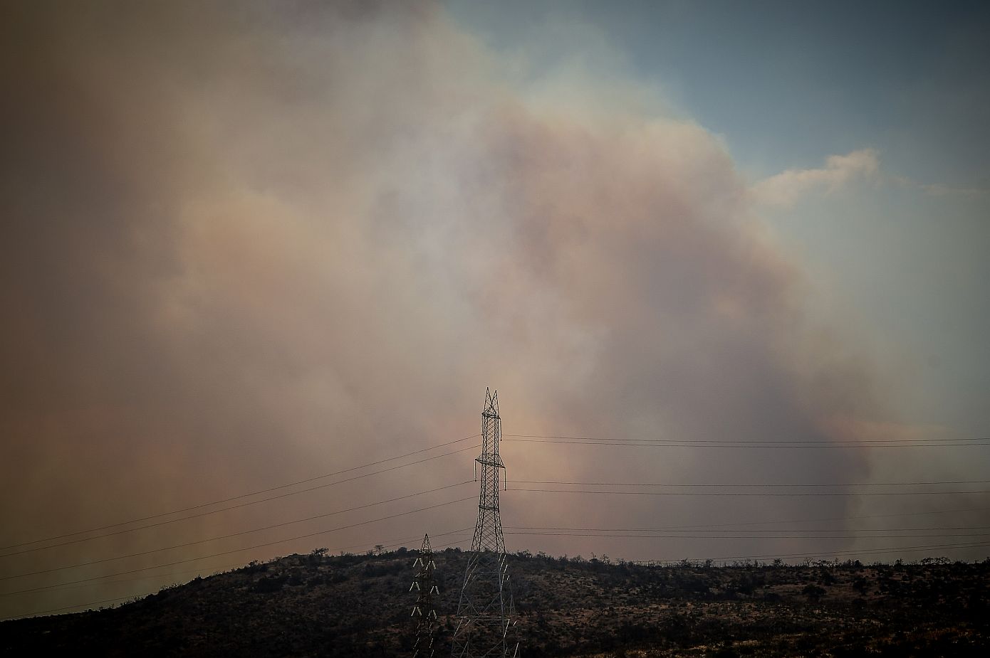 Φωτιά στην Οινόη: Υπάρχουν μαρτυρίες ότι ξεκίνησε από τσιγάρο που πετάχτηκε από αυτοκίνητο, είπε ο δήμαρχος Μάνδρας