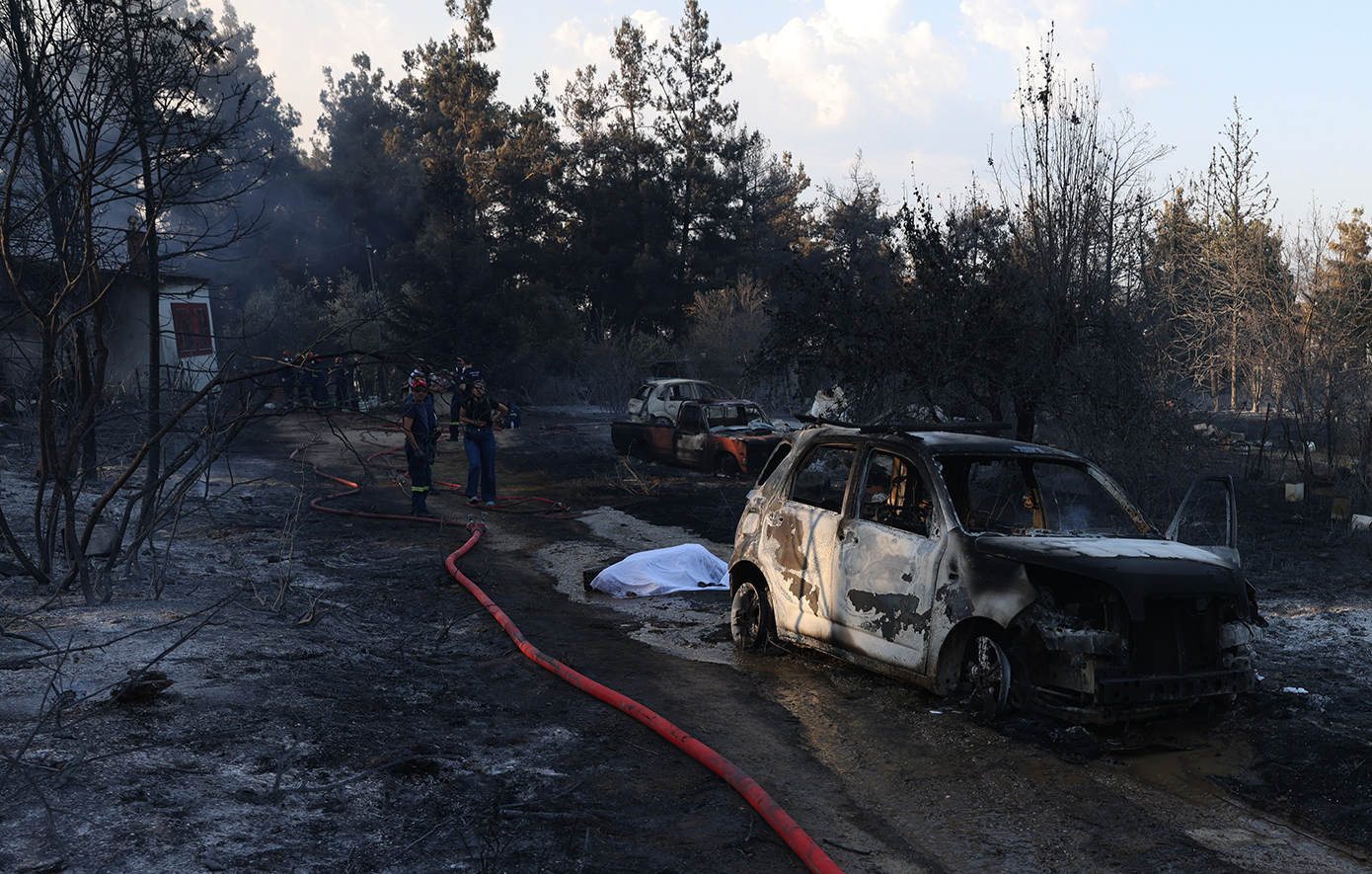 Φωτιά στο Ωραιόκαστρο με δύο νεκρούς: «Ο άνδρας ήταν δάσκαλος, το σπίτι βρισκόταν μέσα στο δάσος» &#8211; Αγωνία για τον 12χρονο