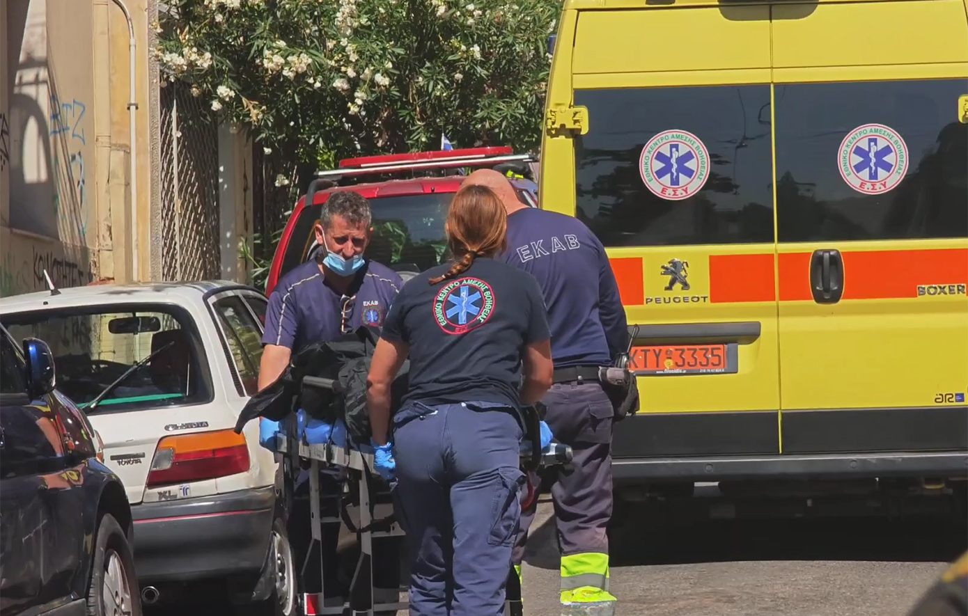 Τραγωδία στα Πατήσια από φωτιά σε διαμέρισμα &#8211; Νεκρή μία γυναίκα και στο νοσοκομείο ο σύζυγός της